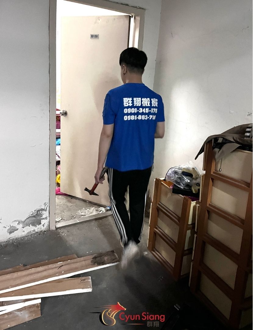 企業搬遷｜新北工作室搬遷，倉庫清理、搬運、垃圾清運一天搞定！｜群翔精緻搬家-5